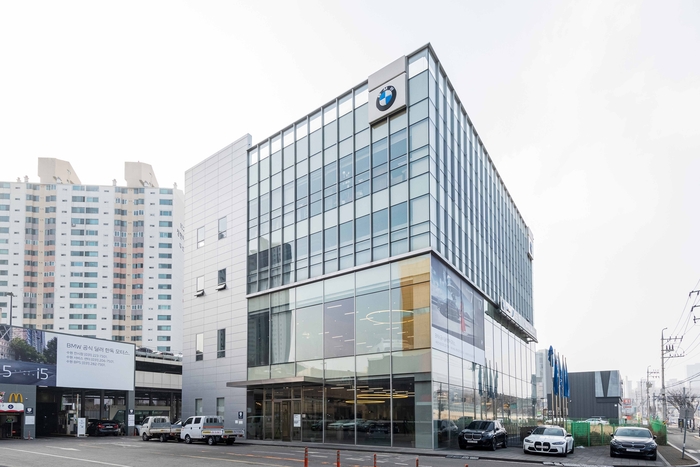 BMW 수원 서비스센터 및 BPS 전시장 전경.