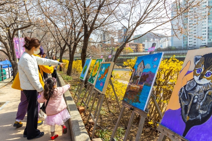 30일 2024년 안양충훈벚꽃축제 산책길 그림 감상