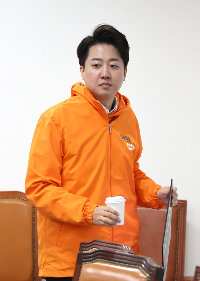 최고위 참석하는 이준석 대표