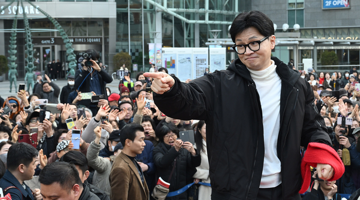 영등포구 찾은 한동훈 국민의힘 비상대책위원장.공동취재/연합뉴스