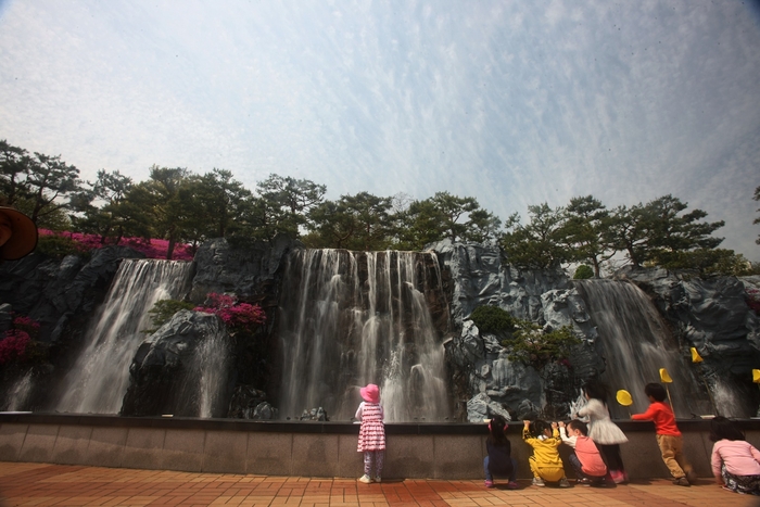 군포시 철쭉폭포 디자인 변경 전