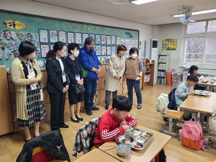 일본 학교급식 전문가들 안양시 민백초등학교 무상급식 참관