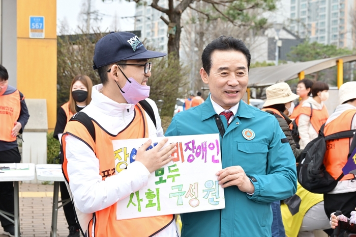 백영현 포천시장 3일 '두 바퀴로 가는 세상' 행진 동참