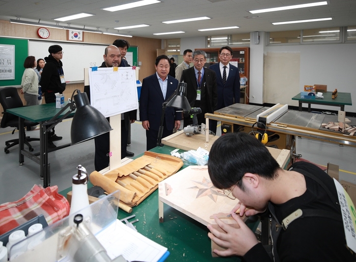 주광덕 남양주시장 3일 경기도 기능경기대회 열린 남양주고교 방문