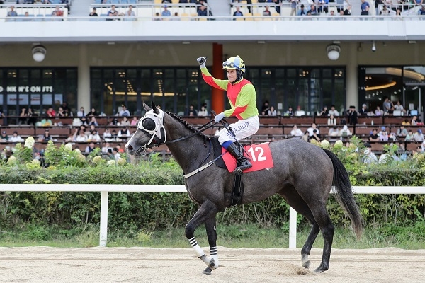 렛츠런파크 부산경남, 괴물용병 기수 '다실바' 400승 달성