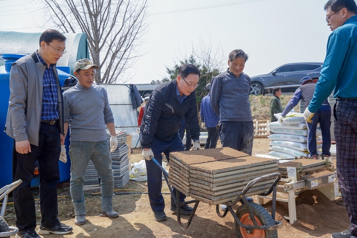 강수현 양주시장 7일 못자리 설치현장 격려방문