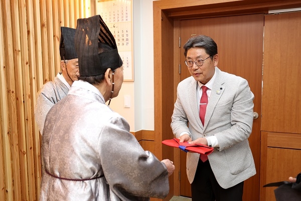 홍태용 김해시장 '숭선전 춘향대제 초헌관' 추대 받아