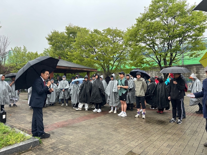 전진선 양평군수 국수역 출발하는 퇴계 선생 마지막 귀향길 재현단 격려