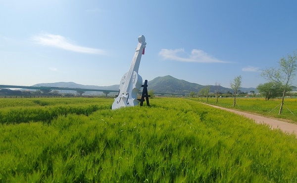 김해시 “허수아비 청보리 축제를 아시나요?