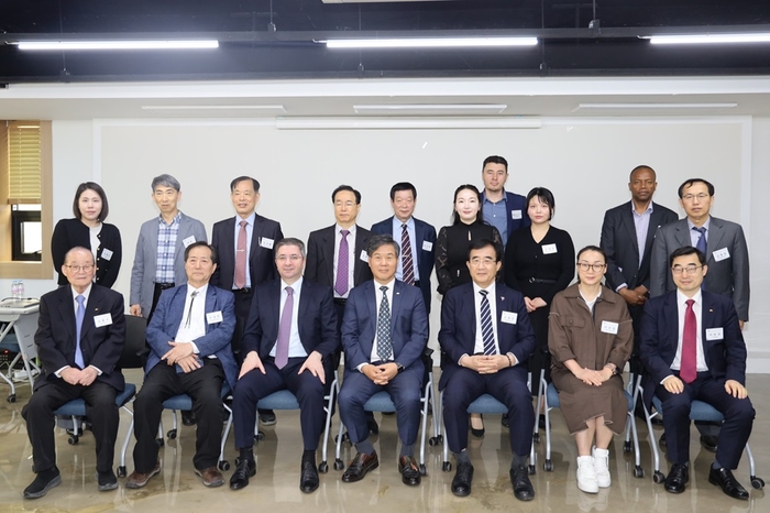 한국수입협회는 방배동 협회 세미나룸에서 아제르바이잔 우수기업 설명회·주한 아제르바이잔 대사관 연계 네트워킹 행사를 개최했다