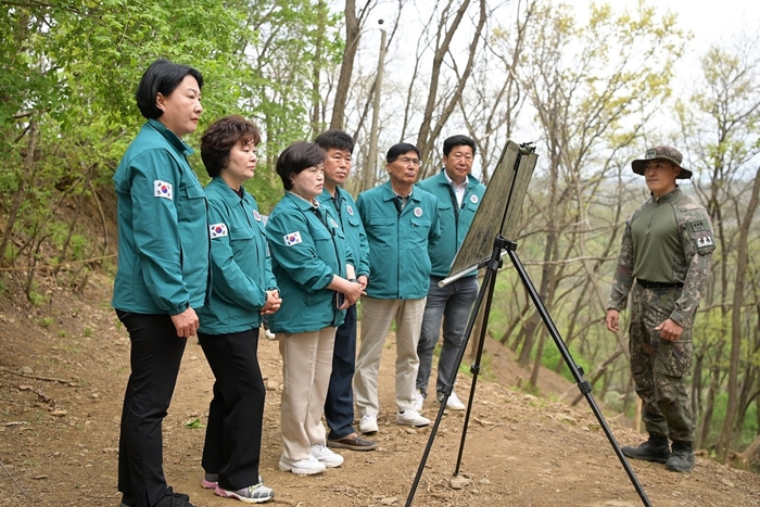 연천군의회 22일 6.25전쟁 전사자 유해발굴현장 격려방문