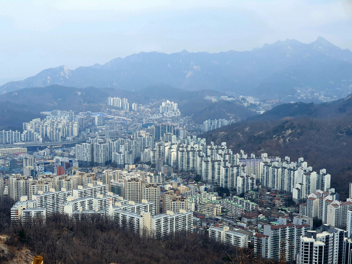 국내 건설사들의 실적 개선이 눈에 띄게 나타나면서 주가 회복에 대한 기대감이 높아지고 있다.