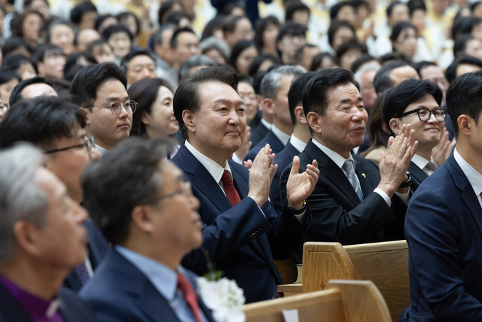 부활절인 지난달 31일 명성교회 '2024 한국교회부활절연합예배'에 참석한 윤석열 대통령.대통령실/연합뉴스