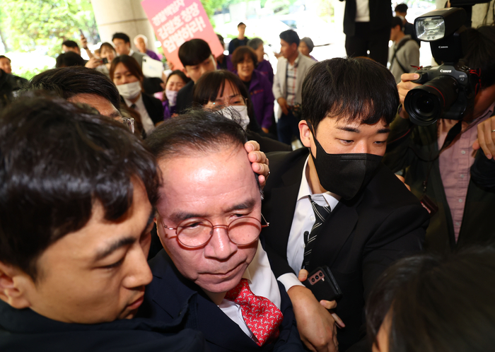 이태원 유가족 항의 받으며 출석하는 김광호 전 서울경찰청장.연합뉴스