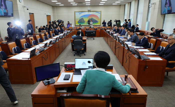 여당 불참 속 진행된 정무위