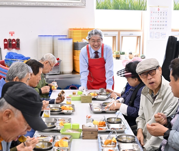 전진선 양평군수 8일 어버이날 배식봉사