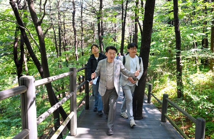 김동근 의정부시장 16일 서울시 서대문구 소재 '안산 자락길' 견학