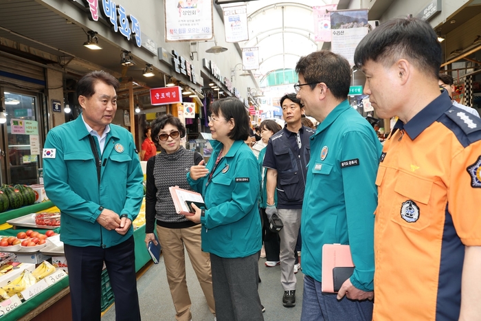 하은호 군포시장 28일 군포역전시장안전합동점검 지휘