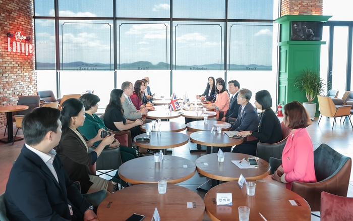 영국 킹스턴대학교 방문단 28일 시흥시 거북섬 일대 현장 투어