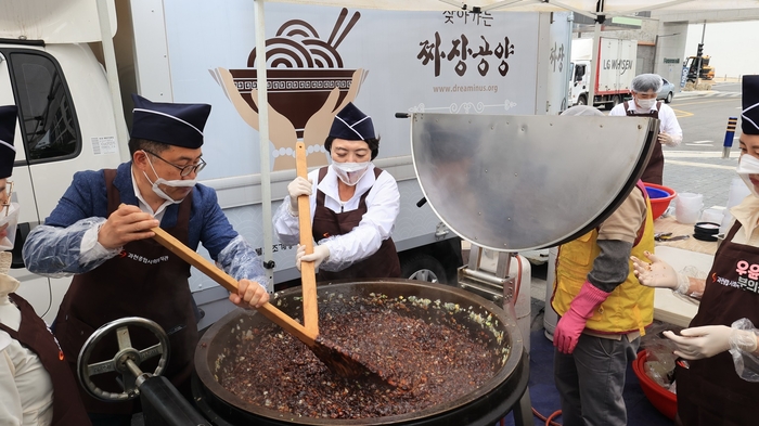 과천종합사회복지관 30일 300인분 짜장 나눔 행사 개최