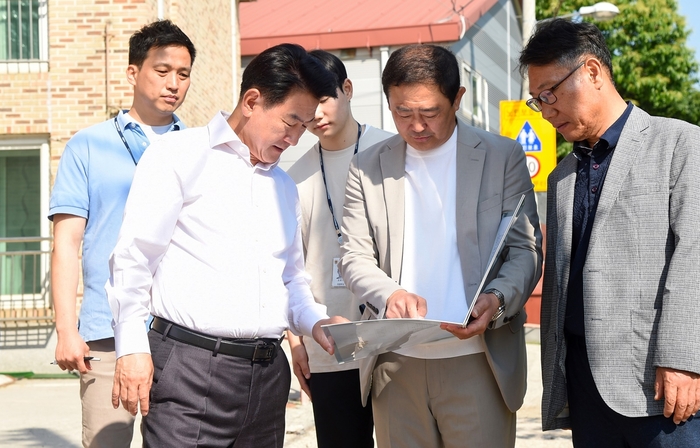 김동근 의정부시장 29일 만가대마을 도로개설 공사 현황 현장점검