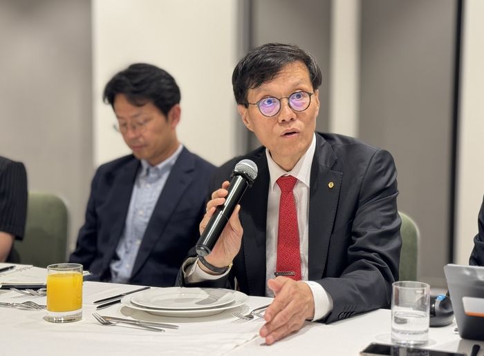 간담회 하는 이창용 한국은행 총재