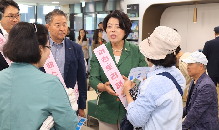 신계용 과천시장 과천농협 방문해 과천토리패스 신청 독려