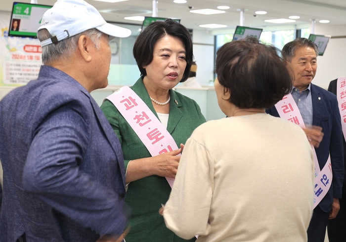 신계용 과천시장 과천농협 방문해 과천토리패스 신청 독려