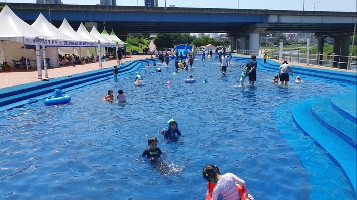 구리시 왕숙천둔치공원 물놀이장