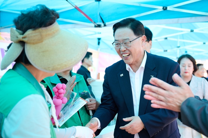 강수현 양주시장 13일 백석읍 '경기 살리기 통큰세일' 격려방문