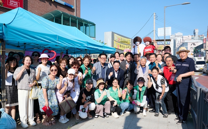 강수현 양주시장 13일 백석읍 '경기 살리기 통큰세일' 격려방문