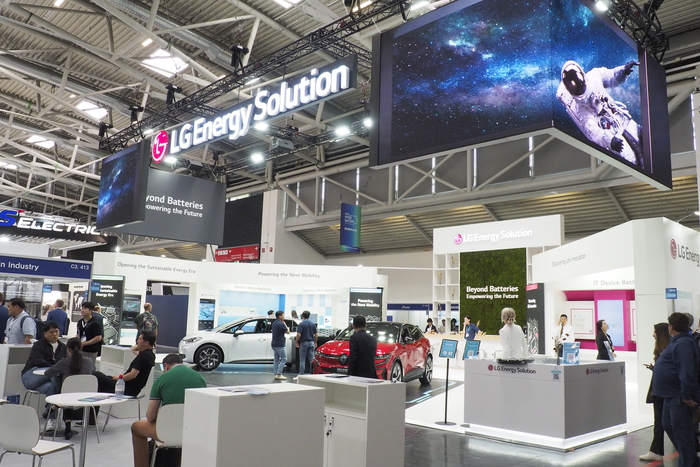 지난해 독일 뮌헨에서 열린 '인터배터리 유럽 2023' LG에너지솔루션 부스 전경.