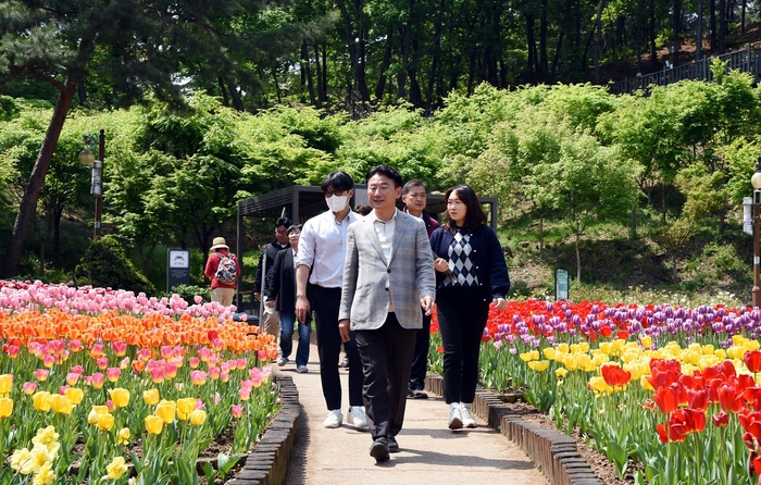 김동근 의정부시장 직동근린공원 초화원 현장점검