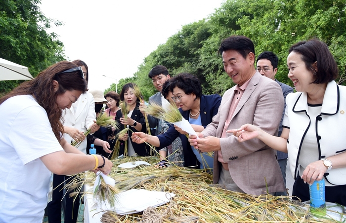 의정부시 청보리길 걸어보리 축제 현장