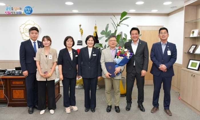 양평군의회 21일 의회사무과장 직무대리 임용장 수여식 개최