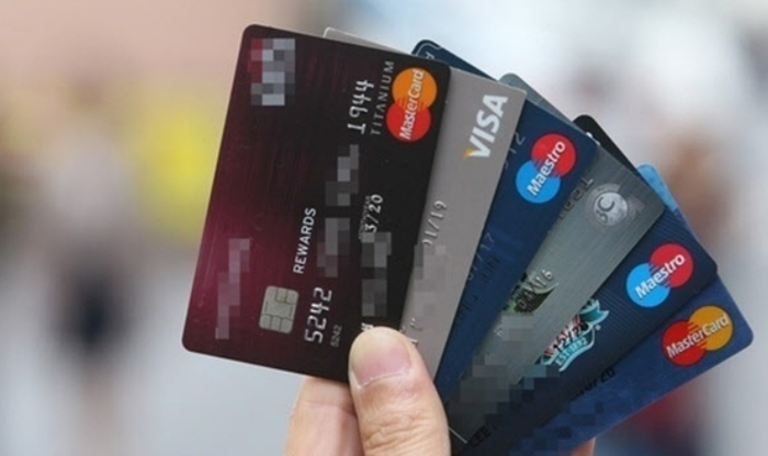 보험료를 카드로 납부하는 사안과 관련한 논의가 재점화되며 카드업권과 보험업권의 시선이 모이고 있다.