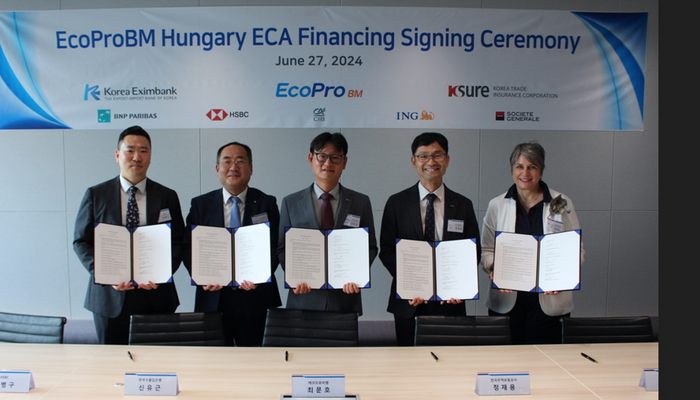 에코프로비엠의 자회사이자 유럽 현지법인인 에코프로비엠 헝가리는 27일 한국수출입은행 및 한국무역보험공사와 ECA 파이낸싱 계약을 체결했다. 왼쪽