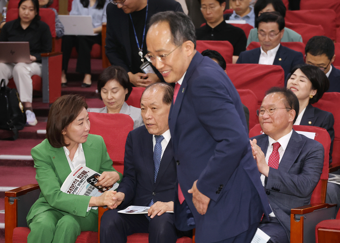 국민의힘 황우여 비상대책위원장(가운데)과 나경원 의원(왼쪽), 추경호 원내대표(오른쪽).연합뉴스