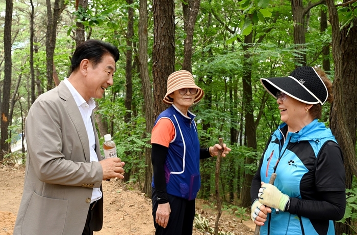 김동근 의정부시장 산책로 현장점검