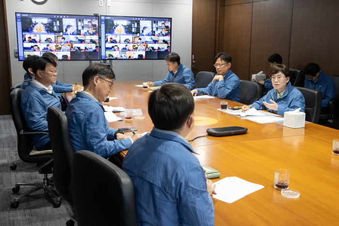 2. 한국가스공사는 7월 1일 하반기 첫 경영간부 회의를 개최했다(오른쪽 첫번째 최연혜 가스공사 사장)