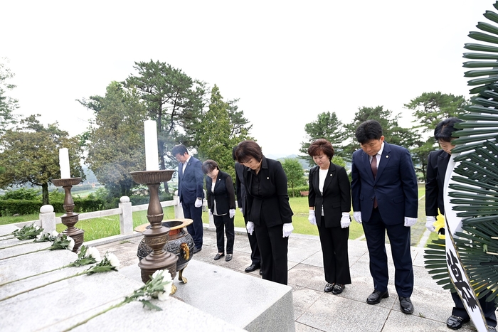 제9대 후반기 연천군의회 1일 현충탑 참배