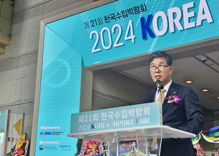 '제21회 한국수입박람회 2024' 개회사를 전하는 김병관 한국수입협회장. 사진=박규빈 기자