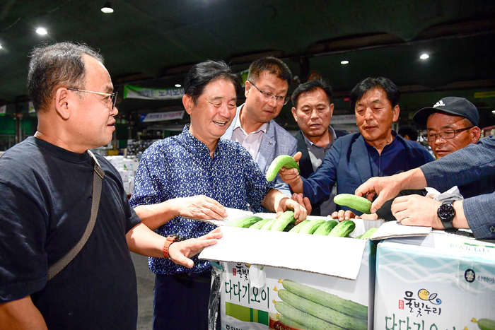 최문순 화천군수, 가락동 농산물 도매시장 방문