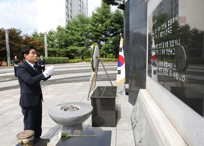 제9대 고양특례시의회 후반기 의장단 5일 현충탑 참배