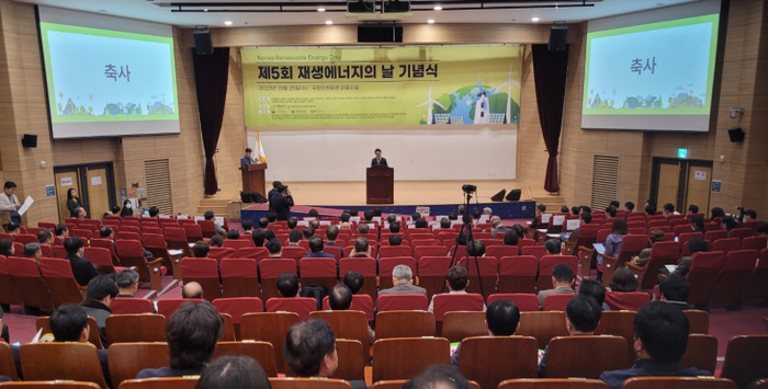 한국재생에너지산업발전협의회 주관, 국회의원 22명 주최로 서울 여의도 국회 의원회관에서 '재생에너지의 날' 행사가 열리고 있다. 사진= 이