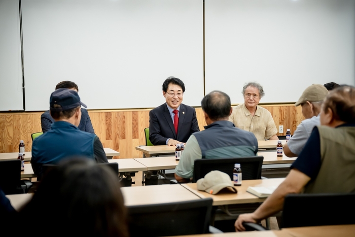 조성대 남양주시의회 의장 11일 대한노인회 남양주시 조안면 분회 예방