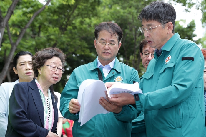 이동환 고양특례시장 탄현동 숯고개공원 우수저류시설 예정지 방문