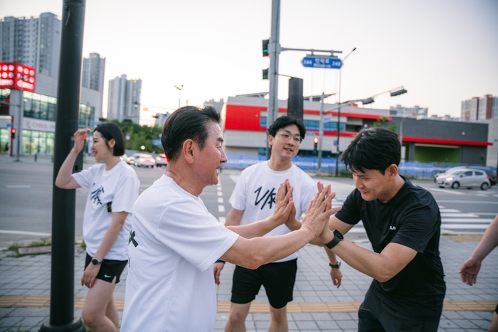 김동근 의정부시장 '민생 속으로' 프로그램 일환으로 관내 러닝 크루 회원들과 만남