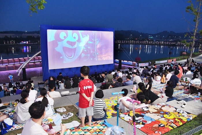 시흥시 은계호수공원 '시흥 물수제비 영화제' 개최