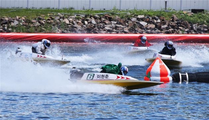 하남 미사리경정장에서 펼쳐진 17기 신인 경주에서 이현준 가장 먼저 턴마크